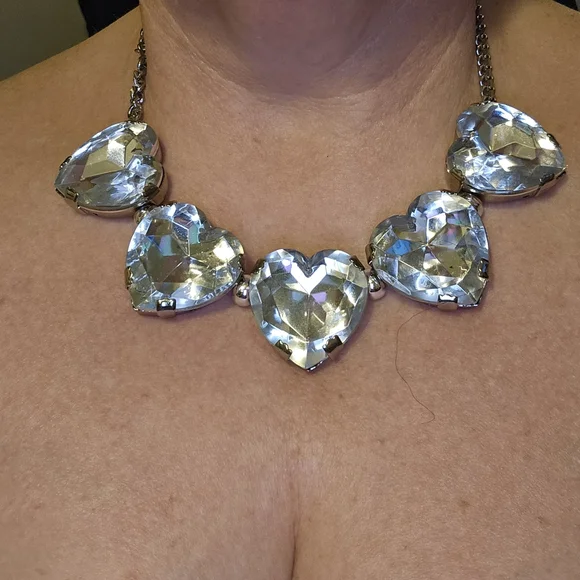 Elegant Silver Heart Necklace - Picture 7 of 7